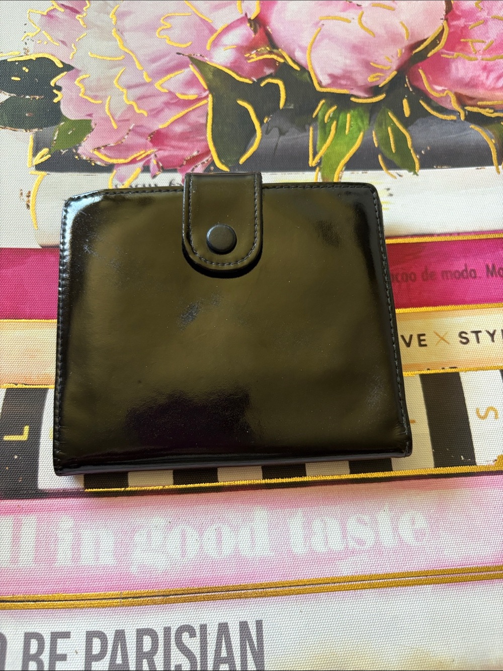 CHANEL Black Patent Leather CC Logo Compact Wallet holds lots of cards! - Picture 2 of 7